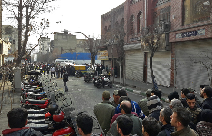 (تصاویر) ازدحام در اطراف ساختمان پلاسکو (تصاویر) ازدحام در اطراف ساختمان پلاسکو