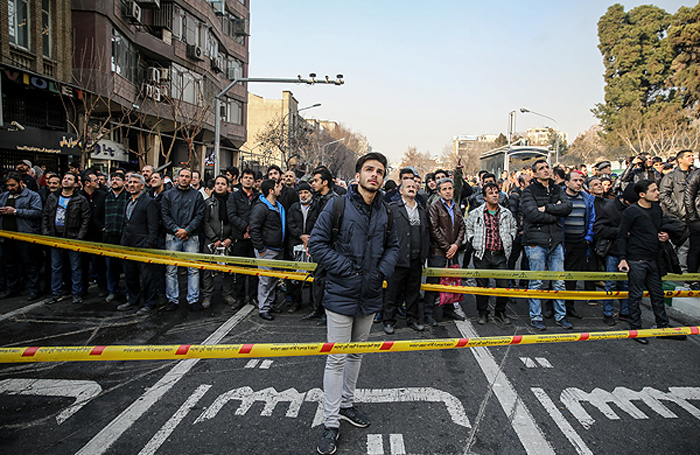 (تصاویر) ازدحام در اطراف ساختمان پلاسکو (تصاویر) ازدحام در اطراف ساختمان پلاسکو