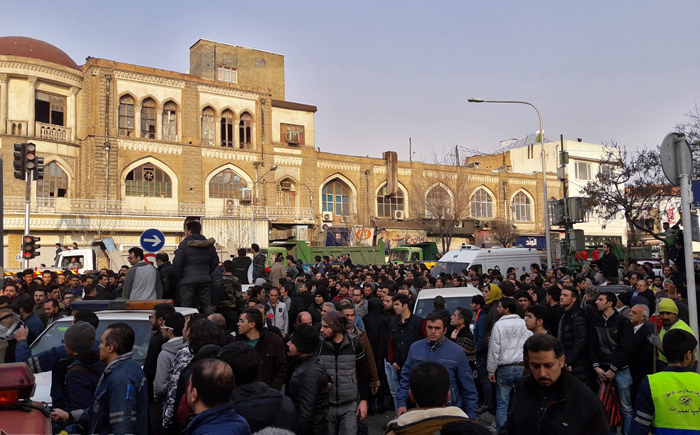 (تصاویر) ازدحام در اطراف ساختمان پلاسکو (تصاویر) ازدحام در اطراف ساختمان پلاسکو