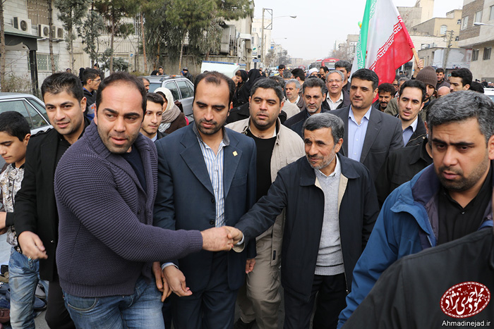 (تصاویر) احمدینژاد در راهپیمایی 22 بهمن (تصاویر) احمدینژاد در راهپیمایی 22 بهمن