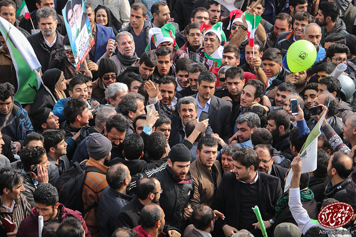 (تصاویر) احمدینژاد در راهپیمایی 22 بهمن (تصاویر) احمدینژاد در راهپیمایی 22 بهمن