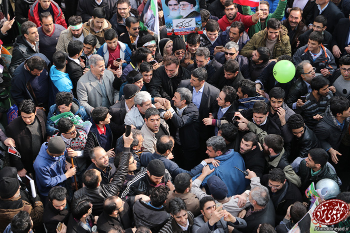 (تصاویر) احمدینژاد در راهپیمایی 22 بهمن (تصاویر) احمدینژاد در راهپیمایی 22 بهمن