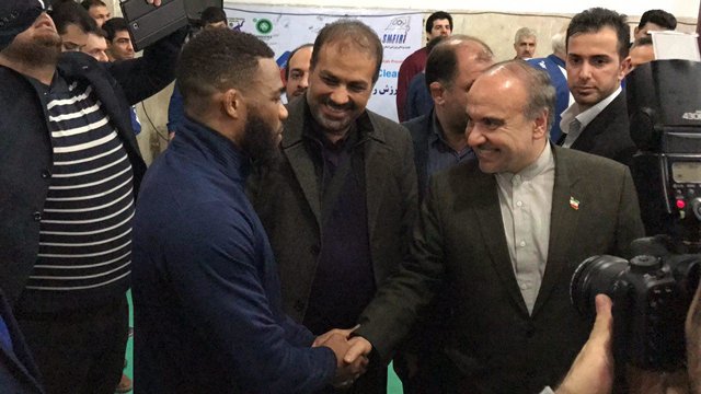 (تصویر) قدردانی جردن باروز از وزیر ورزش (تصویر) قدردانی جردن باروز از وزیر ورزش