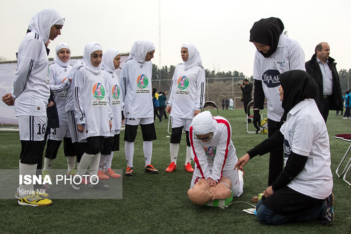 (تصاویر) روز جهانی فوتبال زنان در تهران