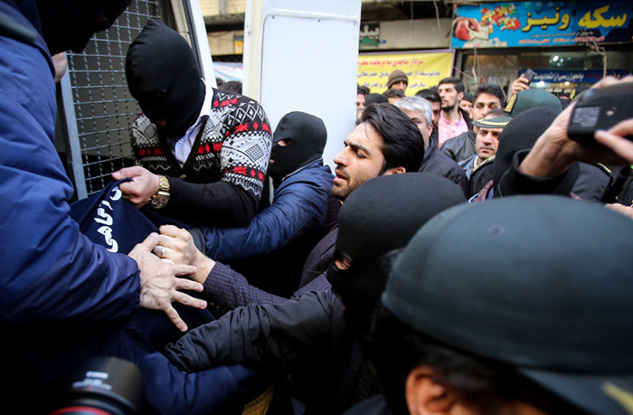 (تصاویر) بازسازی سرقت مسلحانه از صرافی (تصاویر) بازسازی سرقت مسلحانه از صرافی