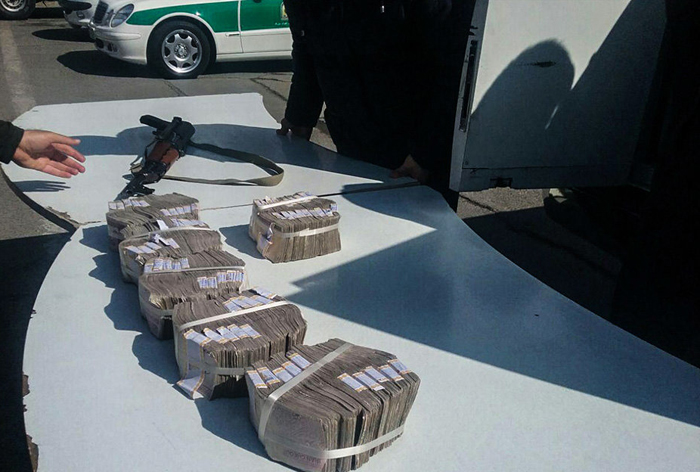 (تصاویر) دستگیری سارقان خودروی حمل پول بانک (تصاویر) دستگیری سارقان خودروی حمل پول بانک