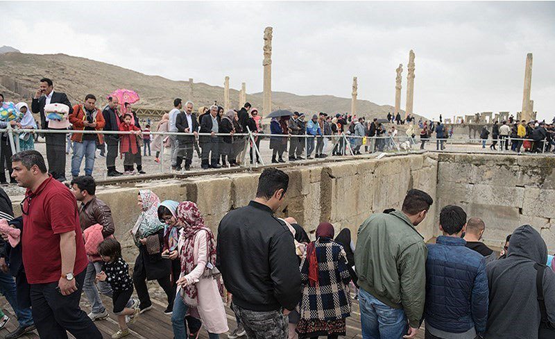 (تصاویر) لحظهی تحویل سال در تخت جمشید (تصاویر) لحظهی تحویل سال در تخت جمشید
