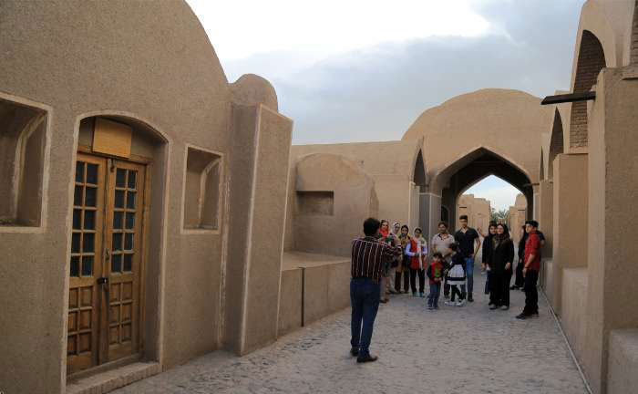 (تصاویر) گردشگران در ارگ بم و کاریز کیش (تصاویر) گردشگران در ارگ بم و کاریز کیش