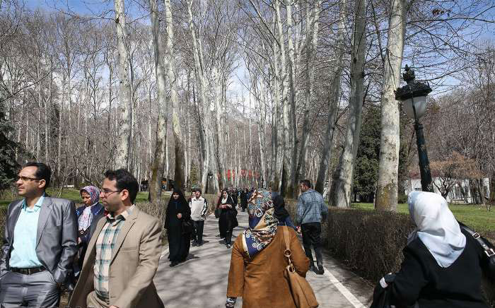 تصاویر/ گردشگران در کاخ موزه سعدآباد تصاویر/ گردشگران در کاخ موزه سعدآباد