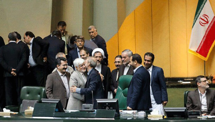 (عکس) روبوسی لاریجانی با عارف در مجلس (عکس) روبوسی لاریجانی با عارف در مجلس