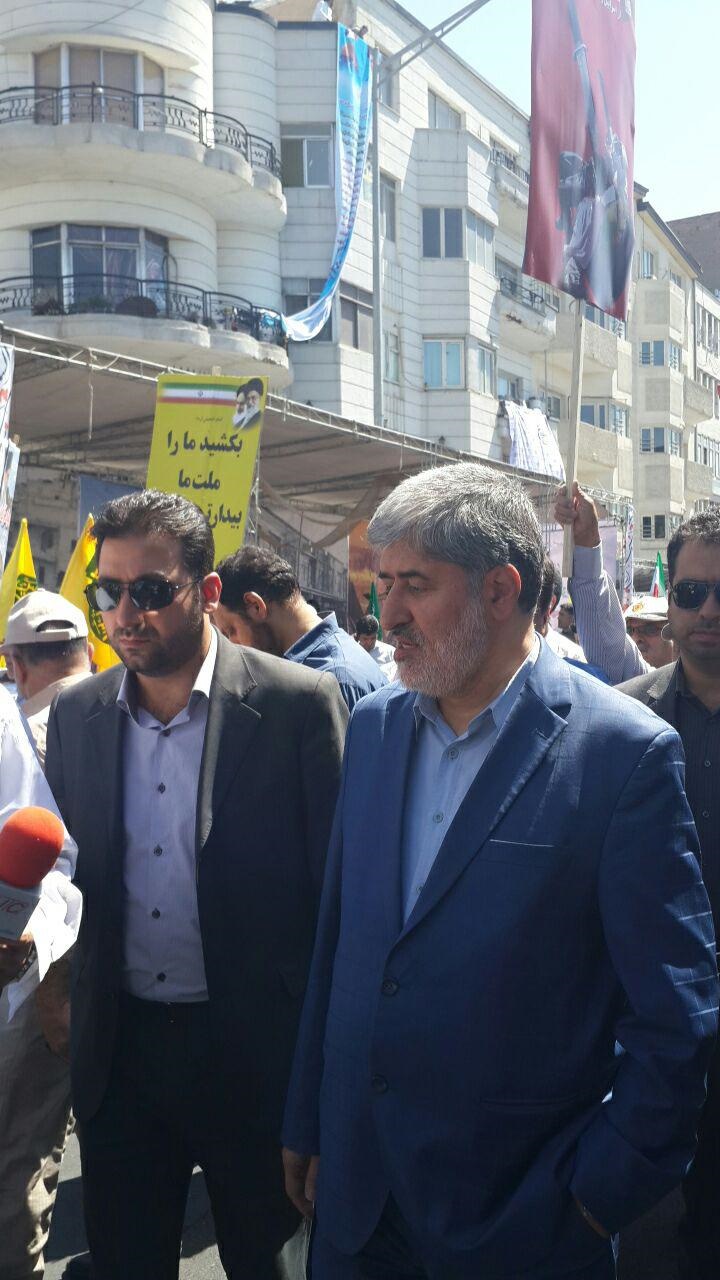 حضور پرحاشیه مطهری در راهپیمایی حضور پرحاشیه مطهری در راهپیمایی