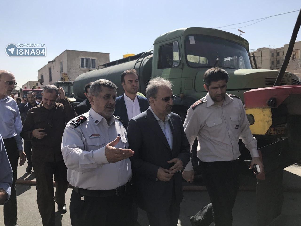نجفی در محل حادثه حریق خیابان فداییان نجفی در محل حادثه حریق خیابان فداییان