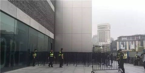 (تصاویر) اپل در روز عرضه آیفون۸ شرمنده شد! (تصاویر) اپل در روز عرضه آیفون۸ شرمنده شد!