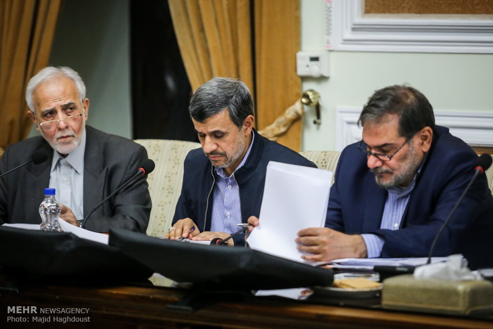 (عکس) همنشینی احمدینژاد و معاونش در مجمع تشخیص مصلحت (عکس) همنشینی احمدینژاد و معاونش در مجمع تشخیص مصلحت