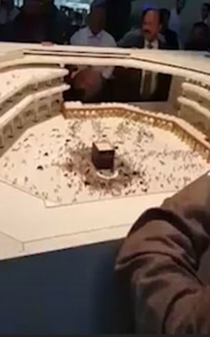 (تصاویر) عربستان کعبه را می پوشاند!