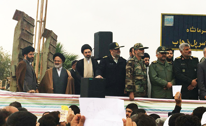 بازدید سرزده رهبر انقلاب از مناطق زلزلهزده بازدید سرزده رهبر انقلاب از مناطق زلزلهزده