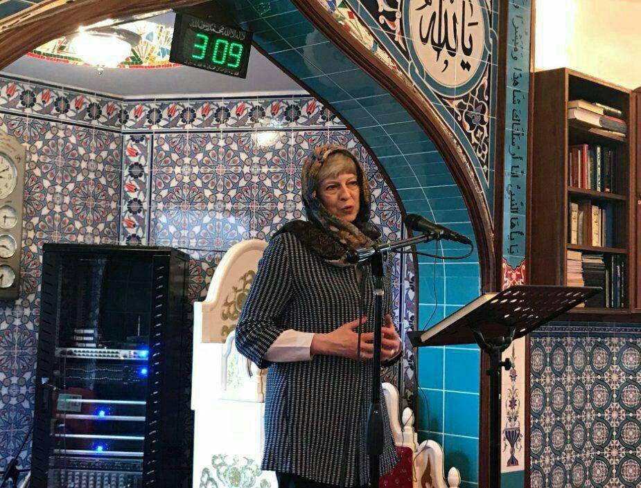 (تصویر) نخست‌وزیر انگلیس با حجاب شد