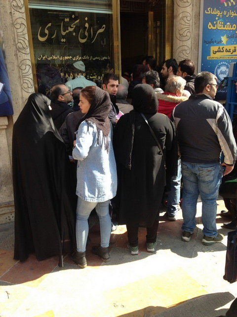 قیمت دلار آزاد با صرافی‌ها چقدر فرق دارد؟