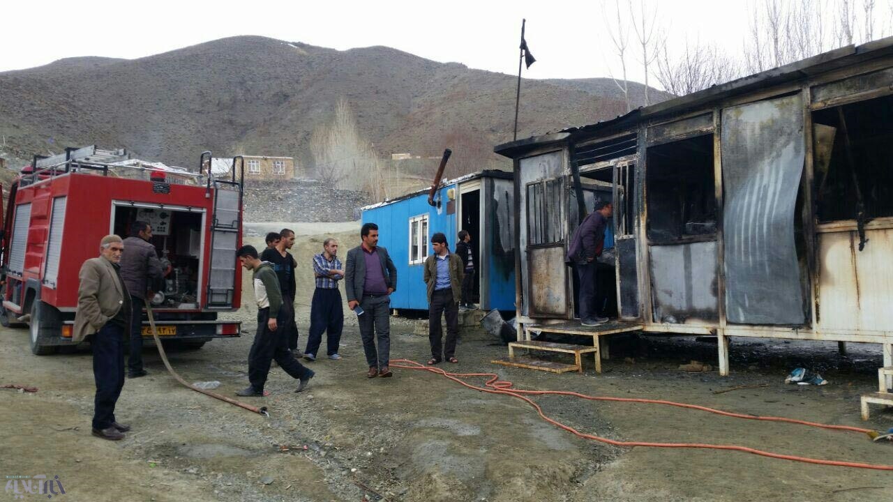 (عکس) مدرسه کانکسی روستای گوگرد در آتش سوخت