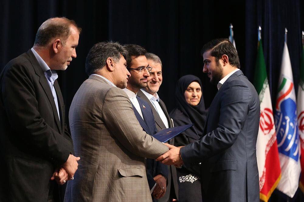 دریافت پروانه اپراتور اول پست خصوصی ایران توسط تیپاکس دریافت پروانه اپراتور اول پست خصوصی ایران توسط تیپاکس