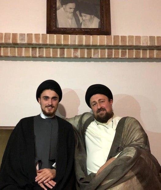 عکسی دیدنی از سیدحسن خمینی بعد از معمم شدن پسرش