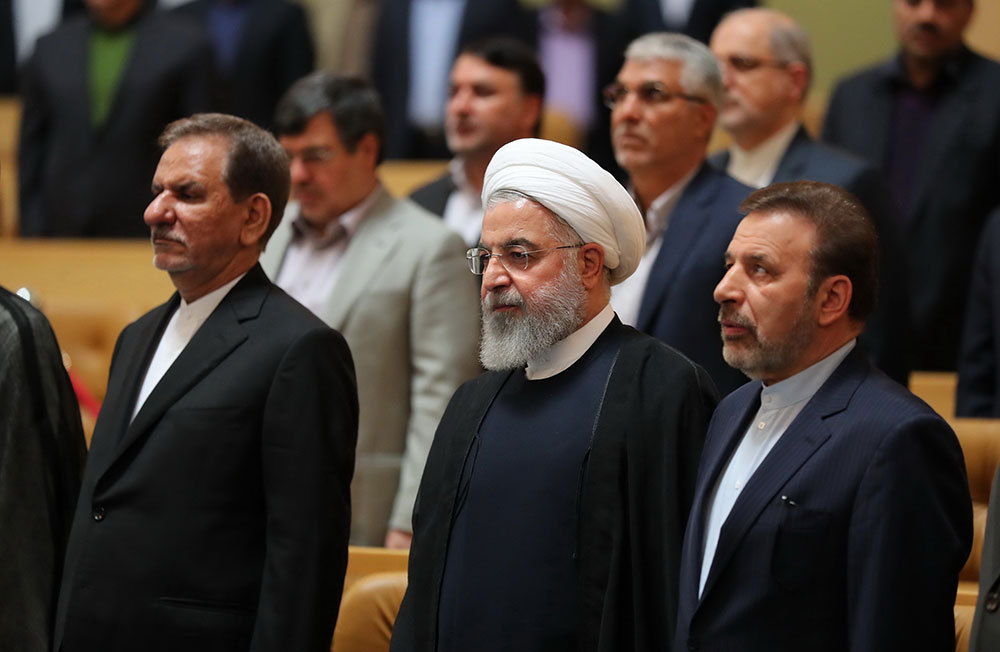 مدیری که از اخم و تلفن دیگران می‌ترسد، کنار برود بهتر است