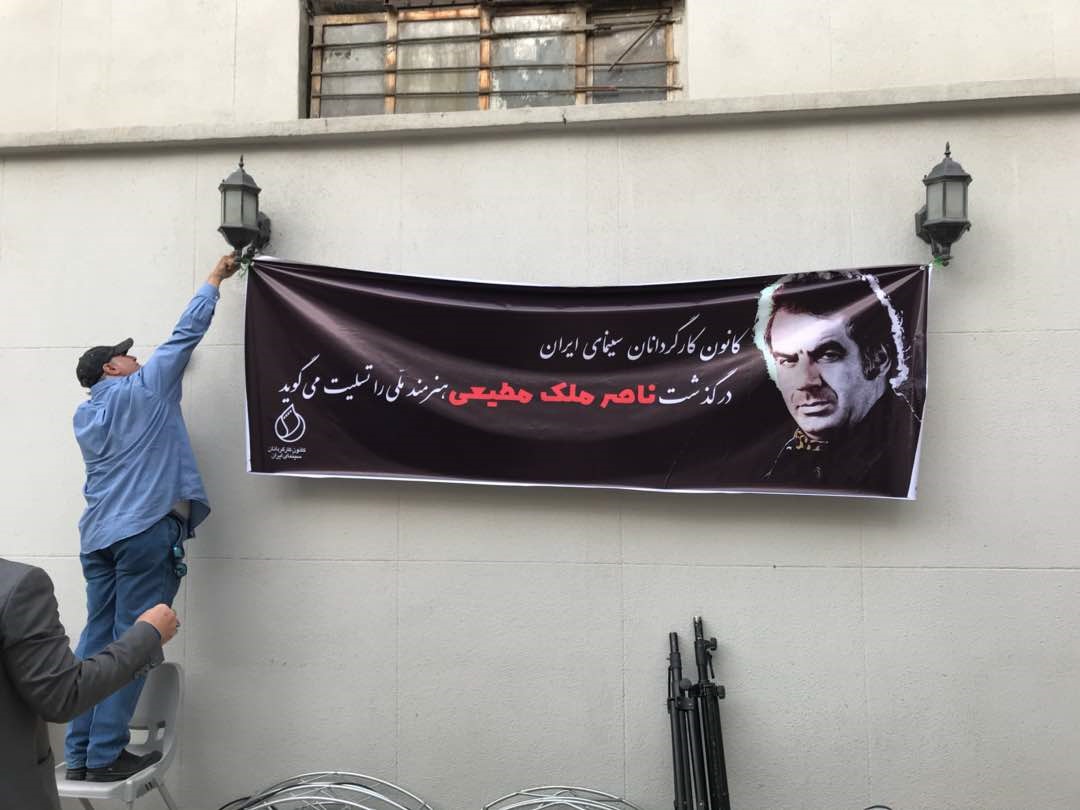 پرستویی: آن بالایی کیست که اجازه پخش برنامه 