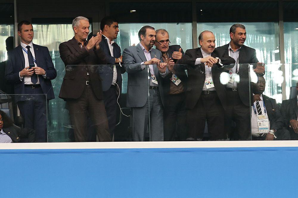 (تصویر) فریاد شادی وزیر ورزش بعد از گل ایران