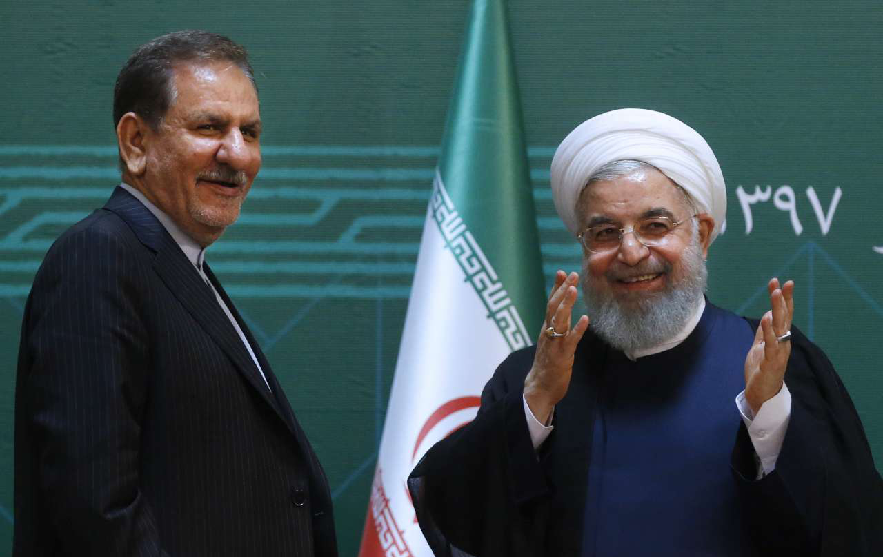 کسانی که در شرایط سخت فعلی فقط به جیب خود فکر می کنند خائن هستند