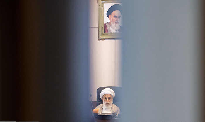 تفسیرهایی بر تصویری جنجالی از آیتالله جنتی تفسیرهایی بر تصویری جنجالی از آیتالله جنتی