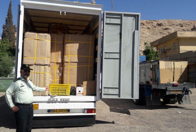 کشف محمولههای قاچاق انسان در داخل قیر، شیشه، حبوبات کشف محمولههای قاچاق انسان در داخل قیر، شیشه، حبوبات