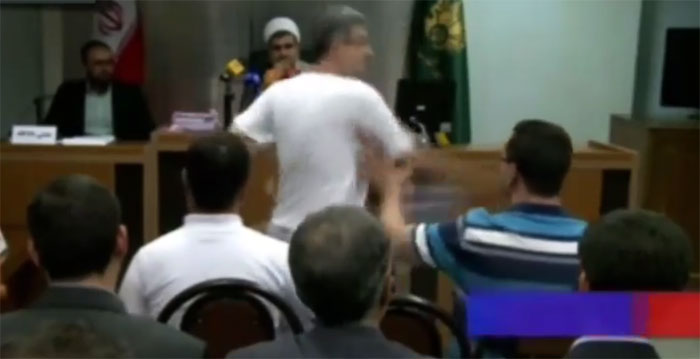 واکنشها به دادگاه جنجالی مشایی/ زیباکلام: احمدینژاد از این دادگاه استفاده تبلیغاتی میکند واکنشها به دادگاه جنجالی مشایی/ زیباکلام: احمدینژاد از این دادگاه استفاده تبلیغاتی میکند