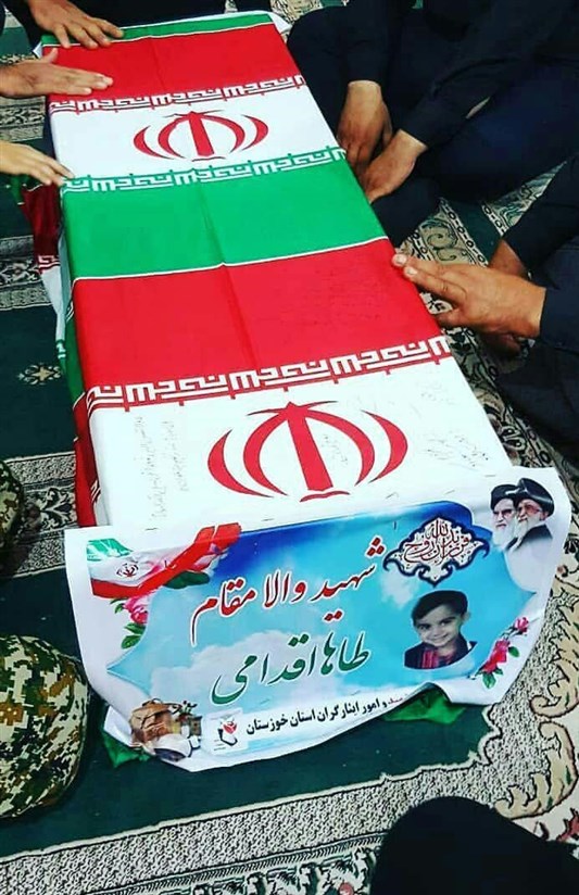 (تصویر) تابوت شهید ۴ ساله حادثه تروریستی اهواز