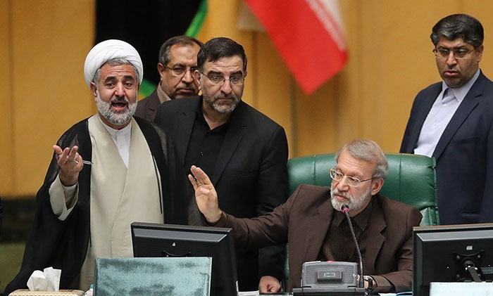 حملات شدید به لاریجانی؛ رییس مجلس متهم به خیانت شد حملات شدید به لاریجانی؛ رییس مجلس متهم به خیانت شد