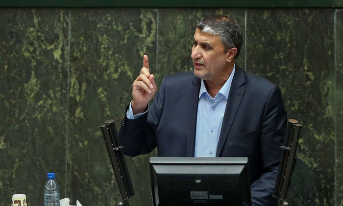 شریعتمداری: سونامی ورشکستگی صندوق‌های بیمه بزرگ‌تر از ورشکستگی بانک‌ها است/ انتقاد صریح محمود صادقی از روحانی