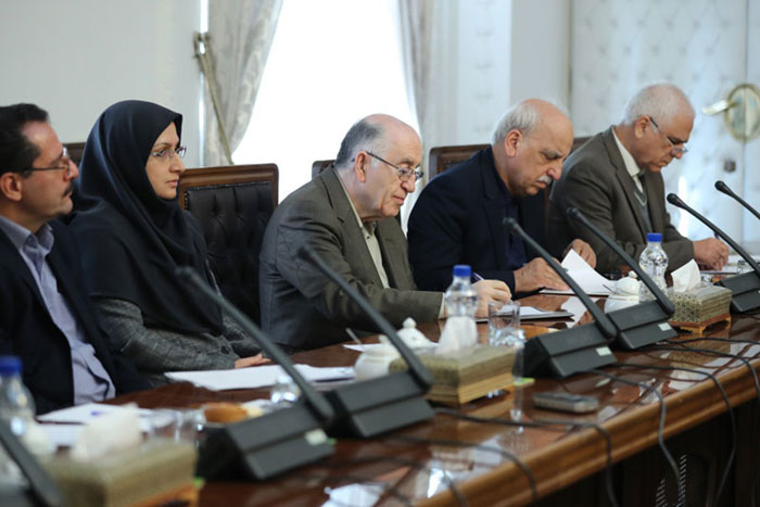 چرا اقتصادانان سرشناس در نشست با روحانی غایب بودند؟ چرا اقتصادانان سرشناس در نشست با روحانی غایب بودند؟