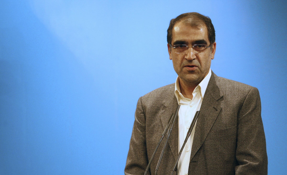 وزیر بهداشت آب پاکی را روی دست دانشگاه آزاد ریخت