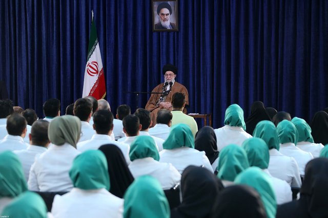 رهبر انقلاب: مشکلات اقتصادی حل خواهد شد