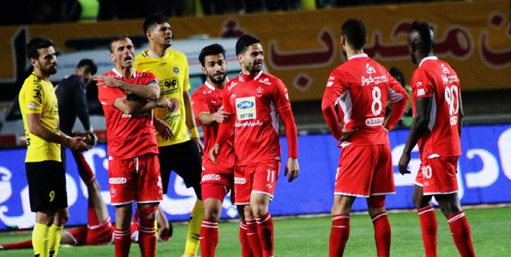 (تصاویر) درگیری بازیکنان سپاهان و پرسپولیس (تصاویر) درگیری بازیکنان سپاهان و پرسپولیس