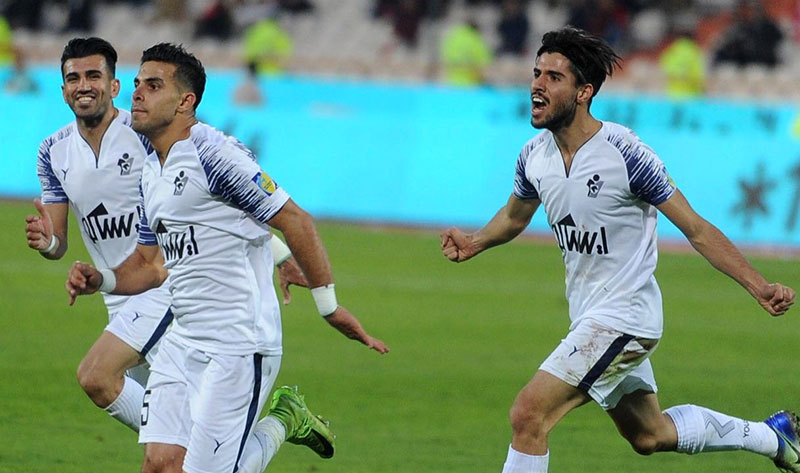 پرسپولیس ۲ -پیکان ۱؛ اعتراض آقا معلم به داوری پرسپولیس ۲ -پیکان ۱؛ اعتراض آقا معلم به داوری