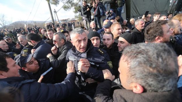 سالومه زورابیشویلی، اولین رئیس جمهور زن در گرجستان سوگند یاد کرد