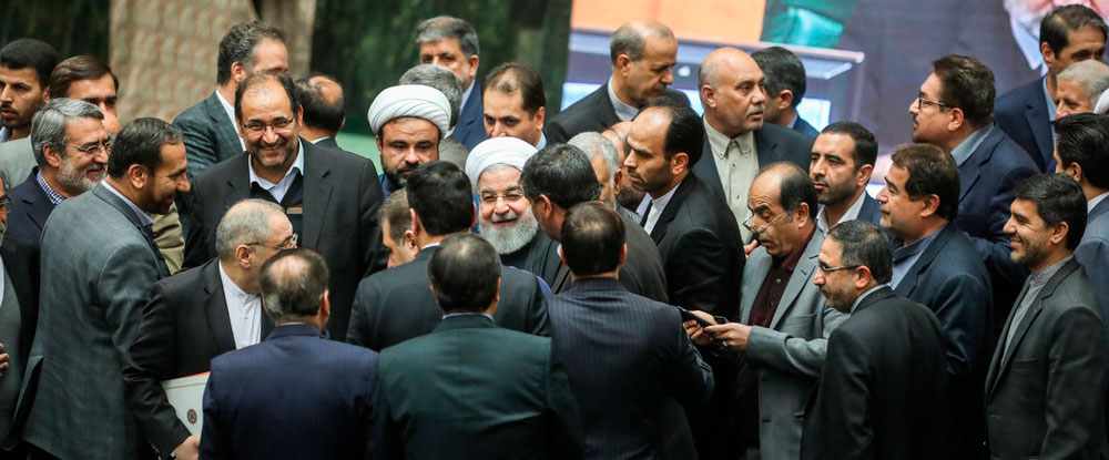 (تصاویر) فریاد بر سر روحانی در صحن علنی مجلس