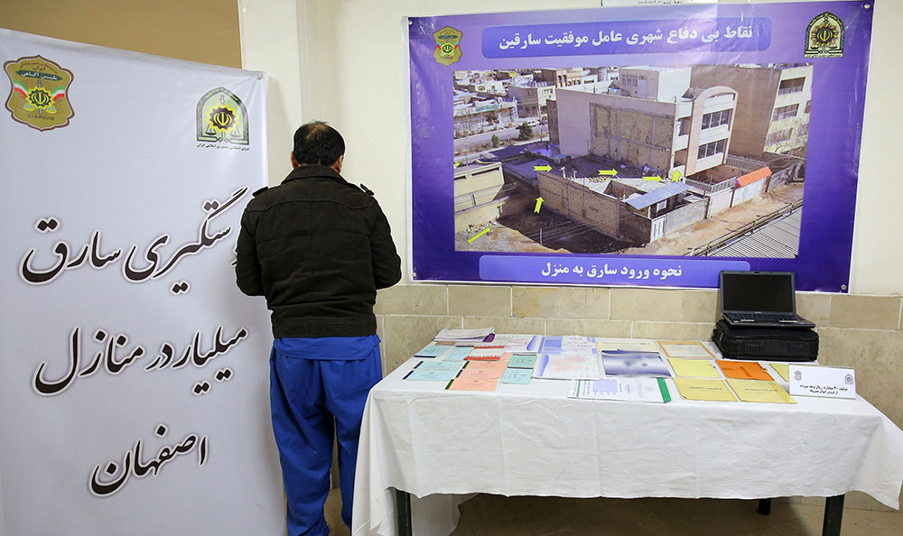 (تصاویر) دستگیری سارق ۴۵ میلیاردی منازل در اصفهان (تصاویر) دستگیری سارق ۴۵ میلیاردی منازل در اصفهان