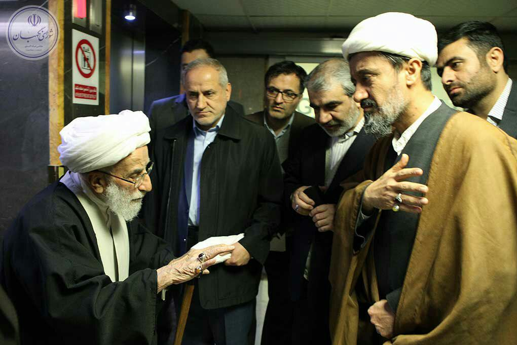 عیادت آیتالله جنتی از آیتالله مومن/// عیادت آیتالله جنتی از آیتالله مومن///