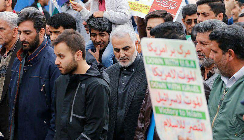 (تصویر) سردار سلیمانی در راهپیمایی ۲۲ بهمن