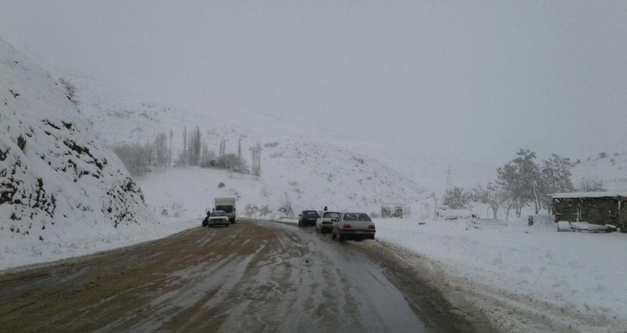 ۲۲ استان کشور درگیر سیل، برف و کولاک