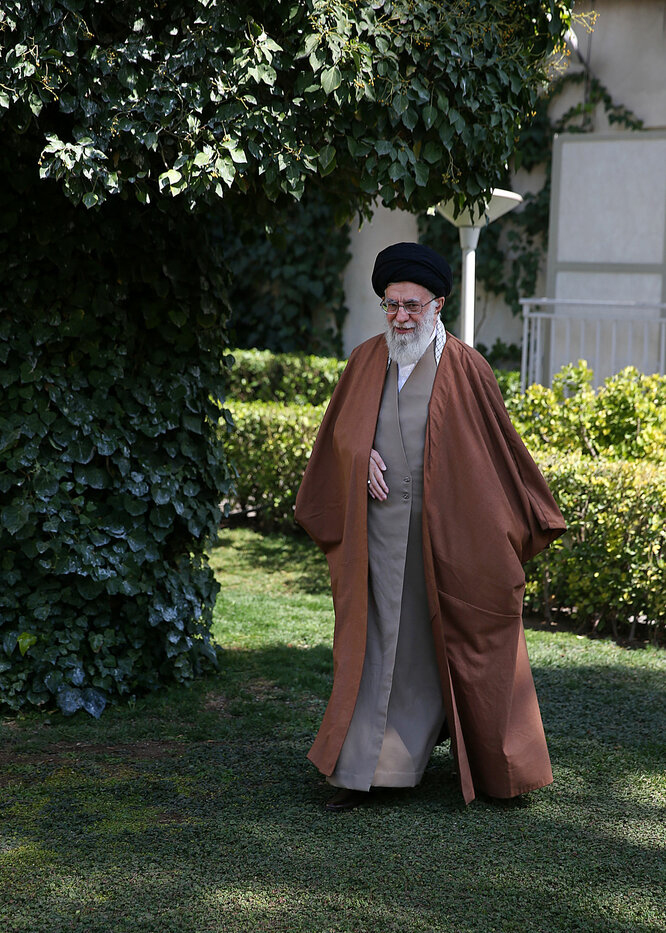 انتقاد رهبر انقلاب از غرس برخی نهال‌های مضر