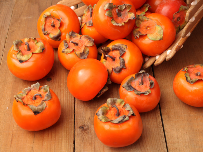 ۸ خاصیت شگفت‌انگیز خرمالو برای بدن