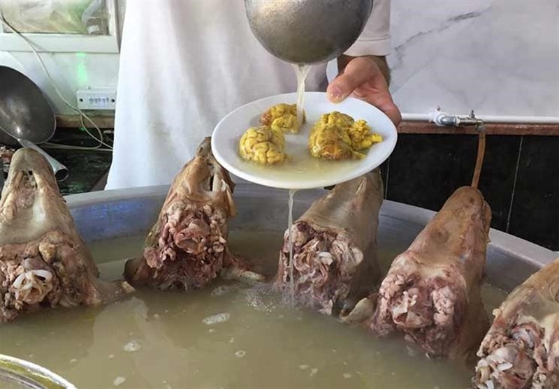 دست کامل کله پاچه؛ ۱۵۰ هزار تومان