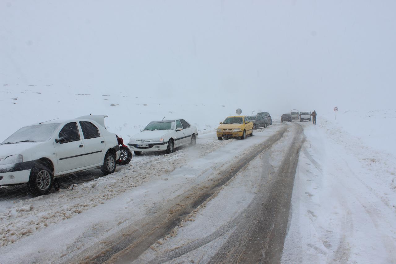 بارش برف و باران در جادههای ۱۱ استان بارش برف و باران در جادههای ۱۱ استان